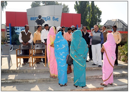 2012january25 mp farmers visit at jau (2)